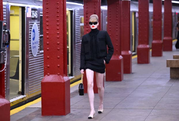 Chanel Metiers D Art Show 2026 - Runway - NYC Model is walking the runway during the Chanel Metiers D Art Show 2026 in New York on December 2, 2025. Photo by Charles Guerin ABACAPRESS.COM New York City NY United States  Copyright: xGuerinxCharles ABACAx