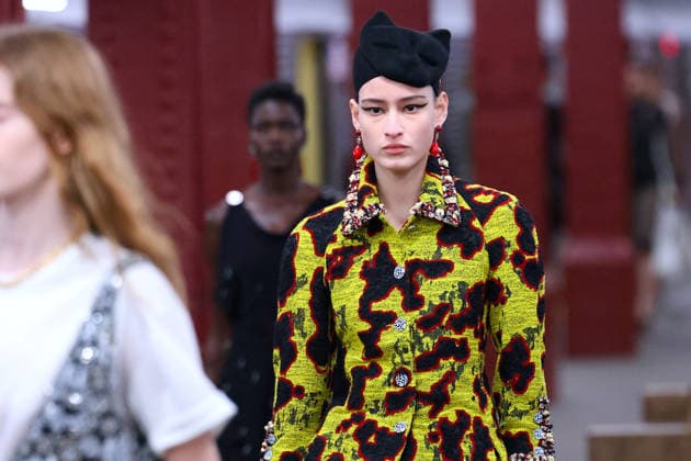 Chanel Metiers D Art Show 2026 - Runway - NYC Model is walking the runway during the Chanel Metiers D Art Show 2026 in New York on December 2, 2025. Photo by Charles Guerin ABACAPRESS.COM New York City NY United States  Copyright: xGuerinxCharles ABACAx