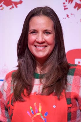 CNTVhamburg Dana Schweiger entrepreneur as celebrity helper at the Christmas party for homeless people under the motto More than a warm meal in the fish auction hall on 02 12 2025 in Hamburg Hamburg Germany