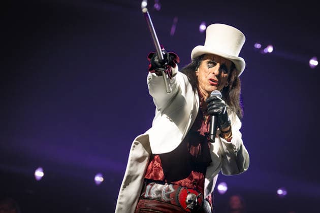02 12 2025, Alice Cooper 02 12 2025, The Night of the Proms NOTP in the Festhalle Frankfurt It is the 50th guest performance in the Gud Stubb of the Main metropolis This and the event on 03 12 2025 are sold out with 7,000 and 8,500 tickets sold respectively 40 years ago, the first NOTP took place in Antwerp Frankfurt Hesse Germany