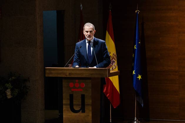 The King closes the conference on the role of the Crown in the Spanish democratization process King Felipe VI during the closing ceremony of the conference on the role of the Crown in the Spanish democratization process, at the Rey Juan Carlos University, on December 3, 2025, in Madrid Spain Organized by the Chair of Democratic Memory of the Rey Juan Carlos University, together with the Ministry of Territorial Policy and Democratic Memory, this is an academic meeting that will address the historical evolution and the role of the Crown in the Spanish democracy 03 DECEMBER 2025 Carlos Lujá Espana  Copyright: xCarlosxLujanx 7145205