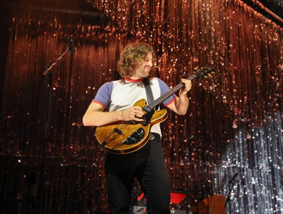 Wolf Alice performing at the O2 Arena, London on their The Clearing Tour 2nd December 2025 Joff Oddie of Wolf Alice performing at the O2 Arena, London United Kingdom on their The Clearing Tour 2nd December 2025, Credit:Ray Hill Avalon  Copyright: xRayxHillx xAvalonx 1056221700