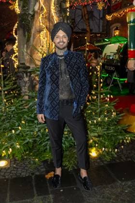 Katys X mas Wonderland 2025 Marco Shastri at Katys X mas Wonderland Event by Kate Merlan in the Wolkenburg Koeln on 02 12 2025 Koeln Wolkenburg Nordrhein Westfalen