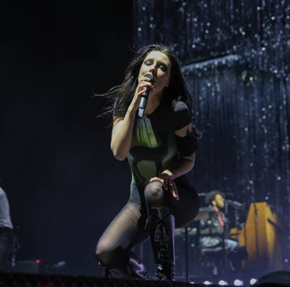Wolf Alice performing at the O2 Arena, London on their The Clearing Tour 2nd December 2025 Ellie Rowsell of Wolf Alice performing at the O2 Arena, London United Kingdom on their The Clearing Tour 2nd December 2025, Credit:Ray Hill Avalon  Copyright: xRayxHillx xAvalonx 1056221813