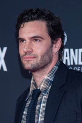 November 30, 2025, London, United Kingdom: Tom Bateman attends The 28th British Independent Film Awards at The Roundhouse. London United Kingdom - ZUMAs197 20251130_aaa_s197_990 Copyright: xLoredanaxSangiulianox
