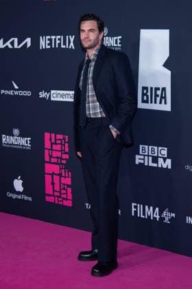 November 30, 2025, London, United Kingdom: Tom Bateman attends The 28th British Independent Film Awards at The Roundhouse. London United Kingdom - ZUMAs197 20251130_aaa_s197_1004 Copyright: xLoredanaxSangiulianox
