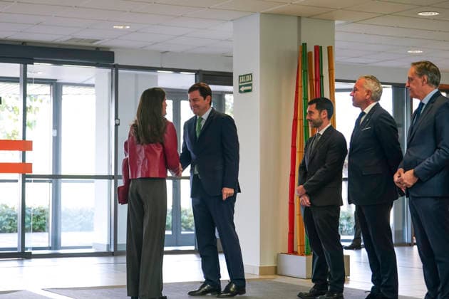 Queen Letizia presents the Queen Letizia National Disability Awards The President of the Junta de Castilla y León, Alfonso Fernández Manueco c , Queen Letizia i , during the meeting of the Royal Council of the Board of Trustees on Disability and presentation of the Queen Letizia National Disability Awards, at CREA Alzheimer, on December 3, 2025, in Salamanca, Castilla Leon Spain The National Disability Awards are granted by the Royal Board on Disability and serve to recognize the work for inclusion and the defense of the rights of people with disabilities. Each year they are presented personally by Her Majesty the Queen as honorary president 03 DECEMBER 2025 PATRONATO SOBRE DISCAPACIDAD Manuel Á Salamanca, Castilla Leon Salamanca, Castilla Copyright: xManuelxÃngelxLayax 7145506