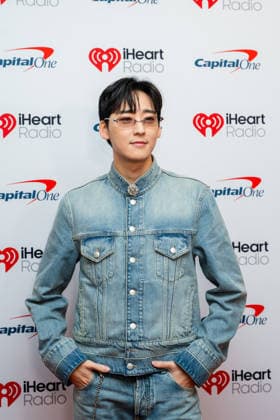 iHeartRadio 106.1 KISS FM s Jingle Ball - Arrivals Kevin Woo attends iHeartRadio 106.1 KISS FM s Jingle Ball 2025 Presented by Capital One at Dickies Arena on December 02, 2025 in Fort Worth, Texas. Forth Worth Dickies Arena Texas USA Copyright: xDarahxHubbard imageSPACEx