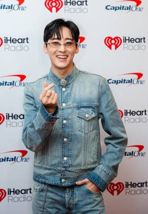 iHeartRadio 106.1 KISS FM s Jingle Ball - Arrivals Kevin Woo attends iHeartRadio 106.1 KISS FM s Jingle Ball 2025 Presented by Capital One at Dickies Arena on December 02, 2025 in Fort Worth, Texas. Forth Worth Dickies Arena Texas USA Copyright: xDarahxHubbard imageSPACEx