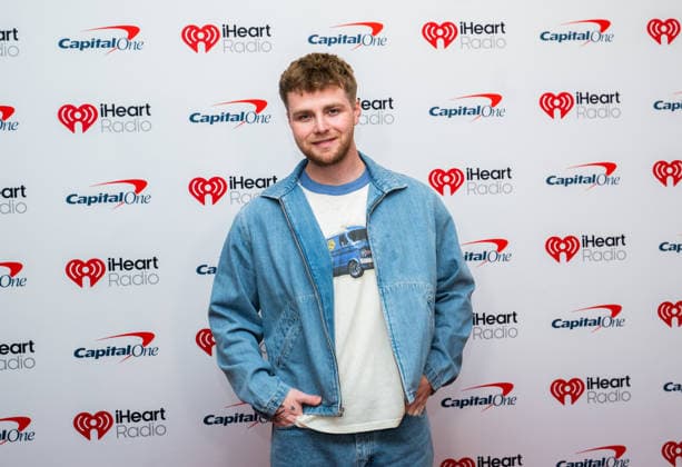 iHeartRadio 106.1 KISS FM s Jingle Ball - Arrivals Alex Warren attends iHeartRadio 106.1 KISS FM s Jingle Ball 2025 Presented by Capital One at Dickies Arena on December 02, 2025 in Fort Worth, Texas. Forth Worth Dickies Arena Texas USA Copyright: xDarahxHubbard imageSPACEx