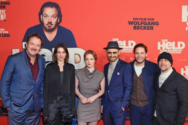 02 12 2025, Charly Huebner, Christiane Paul, Leonie Benesch, Leon Ullrich, Daniel Brühl and Jürgen Vogel at the premiere of Der Held vom Bahnhof Friedrichstraße, Delphi Filmpalast, Berlin, Berlin