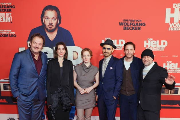 02 12 2025, Charly Huebner, Christiane Paul, Leonie Benesch, Leon Ullrich, Daniel Brühl and Jürgen Vogel at the premiere of Der Held vom Bahnhof Friedrichstraße, Delphi Filmpalast, Berlin, Berlin
