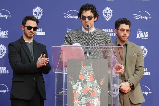 December 3, 2025, Los Angeles, California, USA: Kevin Jonas, Joe Jonas, Nick Jonas at a ceremony honoring the Jonas Brothers with hand and foot prints at the TCL Chinese Theatre IMAX. Los Angeles USA - ZUMAg107 20251203_zep_g107_011 Copyright: xNinaxPrommerx