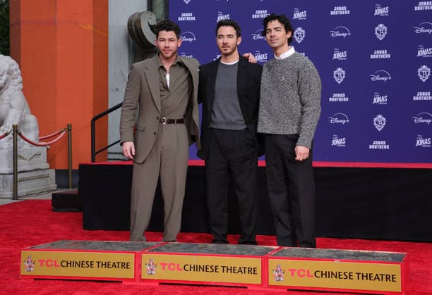 03 December 2025 - Hollywood, California - Nick Jonas, Kevin Jonas, Joe Jonas. Jonas Brothers Hand And Footprint In Cement Ceremony held at TCL Chinese Theatre. Hollywood USA - ZUMAa123 20251203_zaa_a123_049 Copyright: xADx