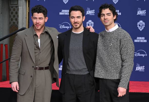 Jonas Brothers Hand and Footprint Ceremony Nick Jonas, Kevin Jonas and Joe Jonas at the Jonas Brothers Hand and Footprint In Cement Ceremony held at the TCL Chinese Theatre on December 3, 2025 in Hollywood, Ca. Hollywood TCL Chinese Theatre California USA Copyright: xLeexWatt AFF-USA.COMx