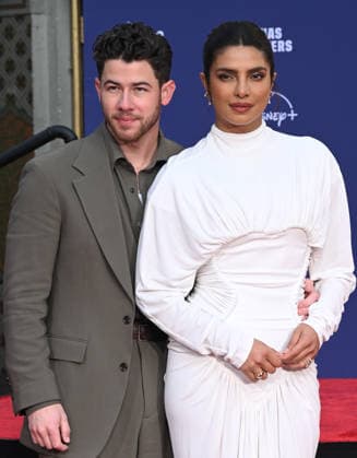 Jonas Brothers Hand and Footprint Ceremony Nick Jonas and Priyanka Chopra Jonas at the Jonas Brothers Hand and Footprint In Cement Ceremony held at the TCL Chinese Theatre on December 3, 2025 in Hollywood, Ca. Hollywood TCL Chinese Theatre California USA Copyright: xLeexWatt AFF-USA.COMx