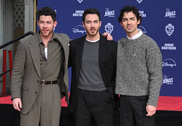 Jonas Brothers Hand and Footprint Ceremony Nick Jonas, Kevin Jonas and Joe Jonas at the Jonas Brothers Hand and Footprint In Cement Ceremony held at the TCL Chinese Theatre on December 3, 2025 in Hollywood, Ca. Hollywood TCL Chinese Theatre California USA Copyright: xLeexWatt AFF-USA.COMx
