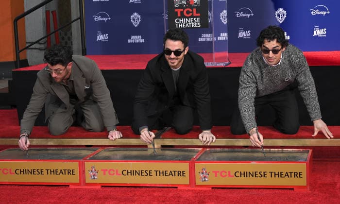 Jonas Brothers Hand and Footprint Ceremony Nick Jonas, Kevin Jonas and Joe Jonas at the Jonas Brothers Hand and Footprint In Cement Ceremony held at the TCL Chinese Theatre on December 3, 2025 in Hollywood, Ca. Hollywood TCL Chinese Theatre California USA Copyright: xLeexWatt AFF-USA.COMx