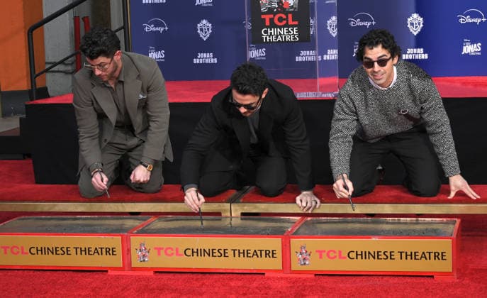 Jonas Brothers Hand and Footprint Ceremony Nick Jonas, Kevin Jonas and Joe Jonas at the Jonas Brothers Hand and Footprint In Cement Ceremony held at the TCL Chinese Theatre on December 3, 2025 in Hollywood, Ca. Hollywood TCL Chinese Theatre California USA Copyright: xLeexWatt AFF-USA.COMx