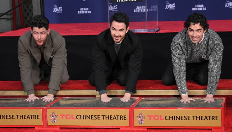 Jonas Brothers Hand and Footprint Ceremony Nick Jonas, Kevin Jonas and Joe Jonas at the Jonas Brothers Hand and Footprint In Cement Ceremony held at the TCL Chinese Theatre on December 3, 2025 in Hollywood, Ca. Hollywood TCL Chinese Theatre California USA Copyright: xLeexWatt AFF-USA.COMx