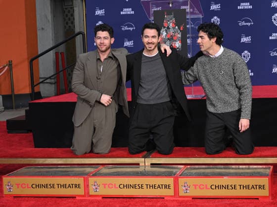 Jonas Brothers Hand and Footprint Ceremony Nick Jonas, Kevin Jonas and Joe Jonas at the Jonas Brothers Hand and Footprint In Cement Ceremony held at the TCL Chinese Theatre on December 3, 2025 in Hollywood, Ca. Hollywood TCL Chinese Theatre California USA Copyright: xLeexWatt AFF-USA.COMx