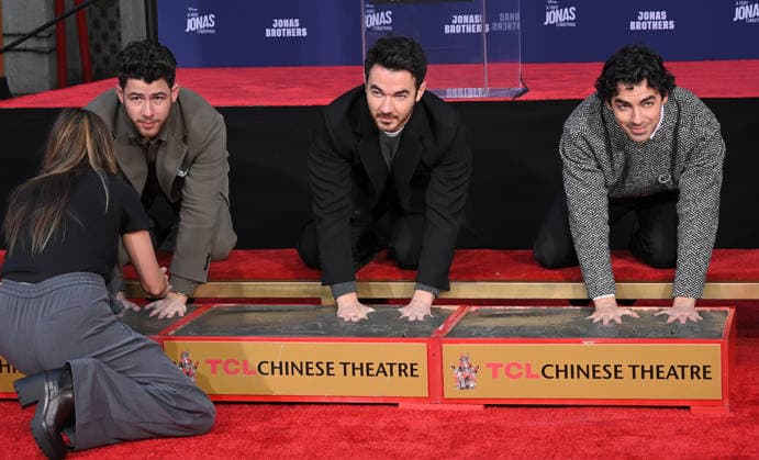 Jonas Brothers Hand and Footprint Ceremony Nick Jonas, Kevin Jonas and Joe Jonas at the Jonas Brothers Hand and Footprint In Cement Ceremony held at the TCL Chinese Theatre on December 3, 2025 in Hollywood, Ca. Hollywood TCL Chinese Theatre California USA Copyright: xLeexWatt AFF-USA.COMx