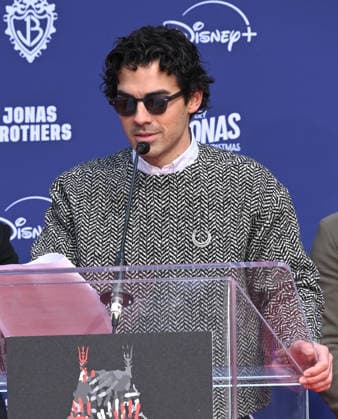 Jonas Brothers Hand and Footprint Ceremony Joe Jonas at the Jonas Brothers Hand and Footprint In Cement Ceremony held at the TCL Chinese Theatre on December 3, 2025 in Hollywood, Ca. Hollywood TCL Chinese Theatre California USA Copyright: xLeexWatt AFF-USA.COMx