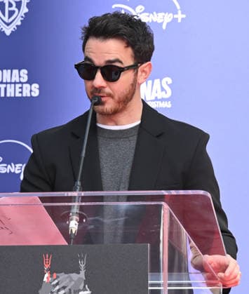 Jonas Brothers Hand and Footprint Ceremony Kevin Jonas at the Jonas Brothers Hand and Footprint In Cement Ceremony held at the TCL Chinese Theatre on December 3, 2025 in Hollywood, Ca. Hollywood TCL Chinese Theatre California USA Copyright: xLeexWatt AFF-USA.COMx