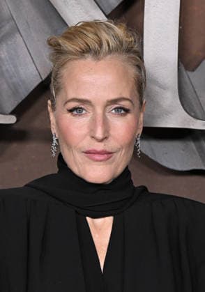 ˜The Abandons™ Premiere Gillian Anderson arriving to Netflix™s The Abandons™ premiere held at the Netflix Tudum Theater on December 3, 2025 in Hollywood, Ca. Hollywood Netflix Tudum Theater California USA Copyright: xStarbuck AFF-USA.COMx