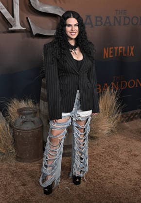 ˜The Abandons™ Premiere Jess Adams arriving to Netflix™s The Abandons™ premiere held at the Netflix Tudum Theater on December 3, 2025 in Hollywood, Ca. Hollywood Netflix Tudum Theater California USA Copyright: xStarbuck AFF-USA.COMx