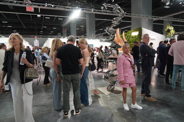 December 3, 2025, Miami Beach, Florida, USA: Art Basel 2025, During Miami Art Week,.Miami Beach Convention Center, Miami Beach-Florida.December 3, 2025. Miami Beach USA - ZUMAms4_ 20251203_faf_ms4_010 Copyright: xSoniaxMoskowitzxGordonx