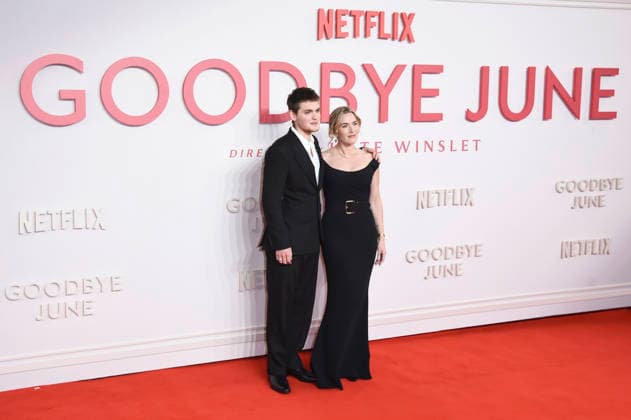 Kate Winslet and son, Joe Anders arriving for the Goodbye June premiere, Curzon Mayfair, London Foto:xS.xVasx xFuturexImagex june_5285