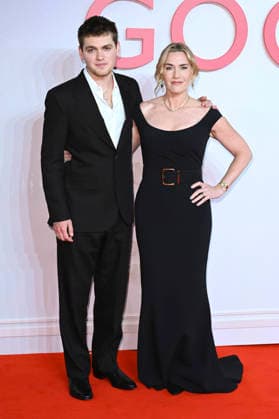 Joe Anders with mother Kate Winslet at the world premiere of the movie Goodbye June at Curzon Mayfair London, 03 12 2025 Foto:xS.xVasx xFuturexImagex june_5287