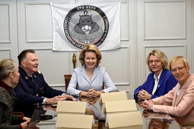 Queen Mathilde visits the Emergency Victim Assistance (EVA) BRUSSELS, BELGIUM - DECEMBER 04 : Queen Mathilde visits the Emergency Victim Assistance (EVA) unit of the Brussels Capital Ixelles police zone. EVA, created five years ago, is a specialised police service that supports victims of sexual and or domestic violence (Presentation of the EVA unit, visit to the video-recorded interview room and explanations by two members of the unit, tour of the victim interview room, presentation and testimony from a victim and meeting with the judicial assistance dog) on December 4, 2025 in Brussels, Belgium, 04 12 2025 Brussels Belgium  Copyright: xDidierxLebrunx