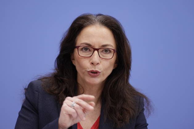 Yasmin Fahimi, Chairwoman of the German Trade Union Confederation DGB , Germany, Berlin, Federal Press Conference, Topic DGB Index Good Work Employees attitudes to working hours