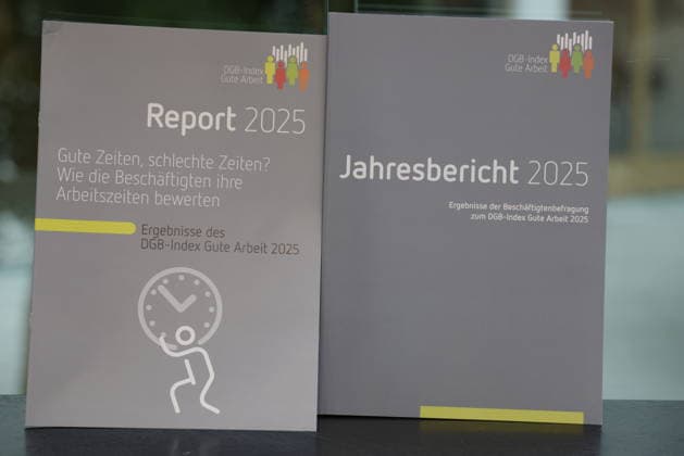 Germany, Berlin, Federal Press Conference, Topic DGB Index Good Work Employees attitudes to working hours