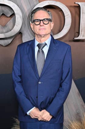 Stephen Surjik at the premiere of the Netflix series The Abandons at the Netflix Tudum Theater Los Angeles, 03 12 2025 Foto:xD.xStarbuckx xFuturexImagex abandons_5293