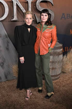 Gillian Anderson and Lena Headey at the premiere of the Netflix series The Abandons at the Netflix Tudum Theater Los Angeles, 03 12 2025 Foto:xD.xStarbuckx xFuturexImagex abandons_5328