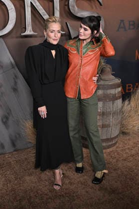 Gillian Anderson and Lena Headey at the premiere of the Netflix series The Abandons at the Netflix Tudum Theater Los Angeles, 03 12 2025 Foto:xD.xStarbuckx xFuturexImagex abandons_5329