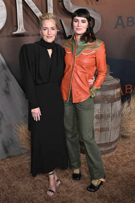 Gillian Anderson and Lena Headey at the premiere of the Netflix series The Abandons at the Netflix Tudum Theater Los Angeles, 03 12 2025 Foto:xD.xStarbuckx xFuturexImagex abandons_5330