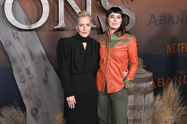 Gillian Anderson and Lena Headey at the premiere of the Netflix series The Abandons at the Netflix Tudum Theater Los Angeles, 03 12 2025 Foto:xD.xStarbuckx xFuturexImagex abandons_5332