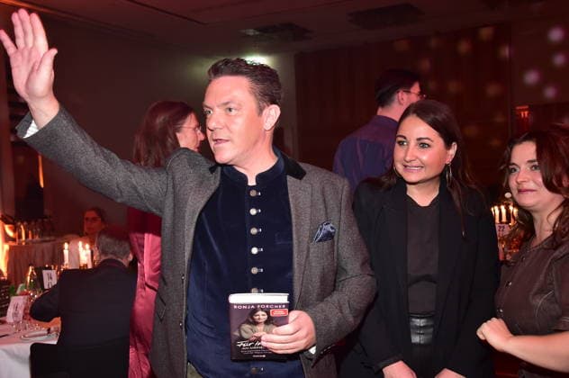 2 Kindeswohl Berlin Charity Gala 2025 Stefan Mross with girlfriend Eva Luginger Arrival, red carpet 2 Kindeswohl Berlin Charity Gala 2025Ò at the Hotel Pullman Berlin Schweizerhof in Berlin on 04 12 2025 Photopress Mueller