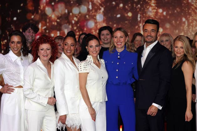 The Great Christmas Show 2025 Presenter Giovanni Zarrella and performers No Angels, Evelyn Weigert The Great Christmas Show presented by Giovanni Zarrella ZDF Live broadcast from 04 12 2025 in the Baden Arena Offenburg Offenburg, Baden Württemberg, Germany