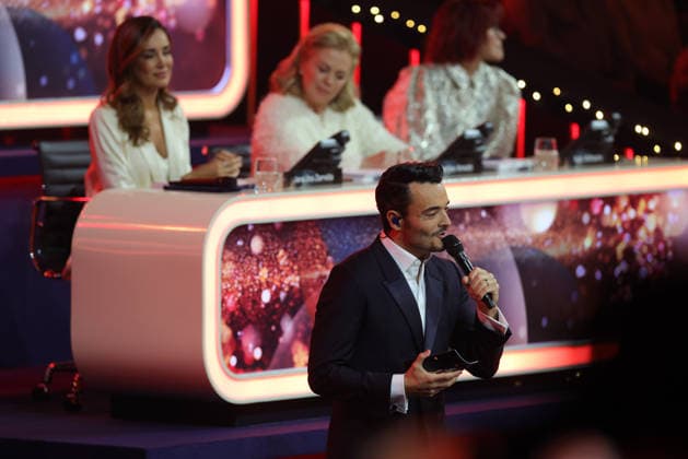 Die große Weihnachtsshow 2025 Moderator Giovanni Zarrella Die große Weihnachtsshow präsentiert von Giovanni Zarrella ZDF Live Sendung vom 04 12 2025 in der Baden Arena Offenburg Offenburg, Baden Württemberg, Germany