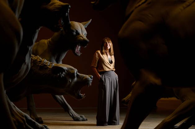 RON MUECK ENCOUNTER, Art Gallery of New South Wales Director Maud Page poses for a photograph with artist Ron Mueck™s Havoc 2025 sculptures during the media preview of his exhibition Encounter, at the Art Gallery of New South Wales, Sydney, Friday, December 5, 2025. ( NO ARCHIVING SYDNEY NEW SOUTH WALES AUSTRALIA  Copyright: xBIANCAxDExMARCHIx 20251205188635530654