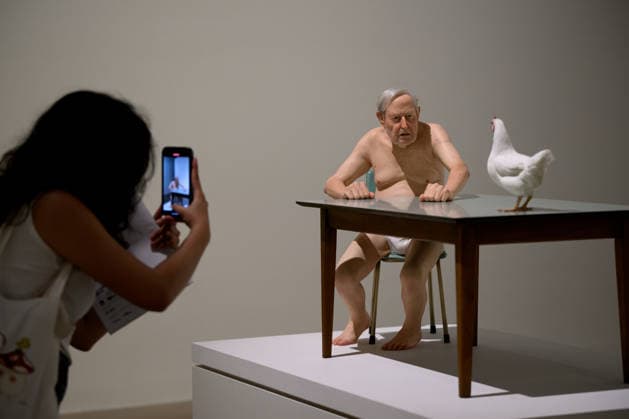 RON MUECK ENCOUNTER, Members of the public view artist Ron Mueck™s Chicken man 2019 sculpture during the media preview of his exhibition Encounter, at the Art Gallery of New South Wales, Sydney, Friday, December 5, 2025. ( NO ARCHIVING SYDNEY NEW SOUTH WALES AUSTRALIA  Copyright: xBIANCAxDExMARCHIx 20251205175771011303
