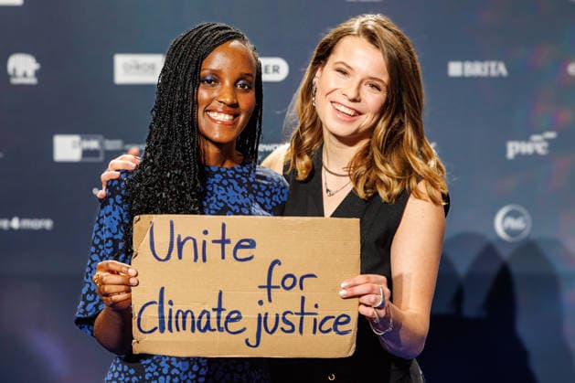 04 12 2025 Düsseldorf Day 1 on the fringes of the award ceremony 18 German Sustainability Award at the Maritim Hotel Here l r Vanessa Nakate activist for climate justice in Uganda, UNICEF ambassador and author and Luisa Neubauer climate activist and publicist Düsseldorf Maritim Hotel North Rhine-Westphalia Germany
