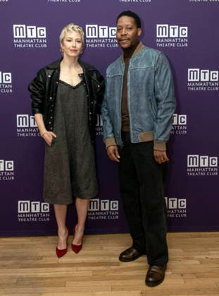 December 4, 2025, New York, Ny, United States: Carrie Coon and Namir Smallwood attend the press event of the new production Bug . Held at Manhattan Theatre Club Studios in New York. Zuma Press December 4, 2025. New York United States - ZUMAp281 20251204_zea_p281_013 Copyright: xPhotoxImagexPressx