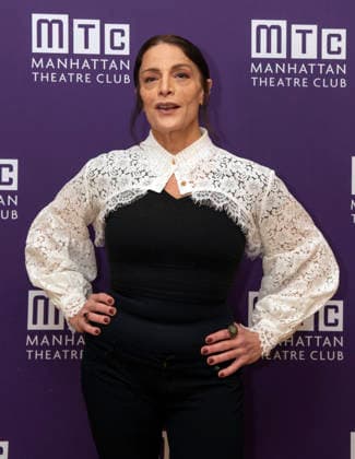December 4, 2025, New York, Ny, United States: Jennifer Engstrom attends the press event of the new production Bug . Held at Manhattan Theatre Club Studios in New York. Zuma Press December 4, 2025. New York United States - ZUMAp281 20251204_zea_p281_021 Copyright: xPhotoxImagexPressx