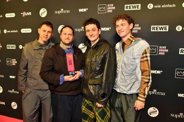 ABBbielefeld Province , Vincent Waizenegger, Moritz Boesing,Robin Schmid, Leon Sennewald Prizewinners with Krone Saenger on the red carpet at the WDR Music Prize 1 Live Krone award ceremony at the Lokschuppen Bielefeld on 04 12 2025 NRW Germany
